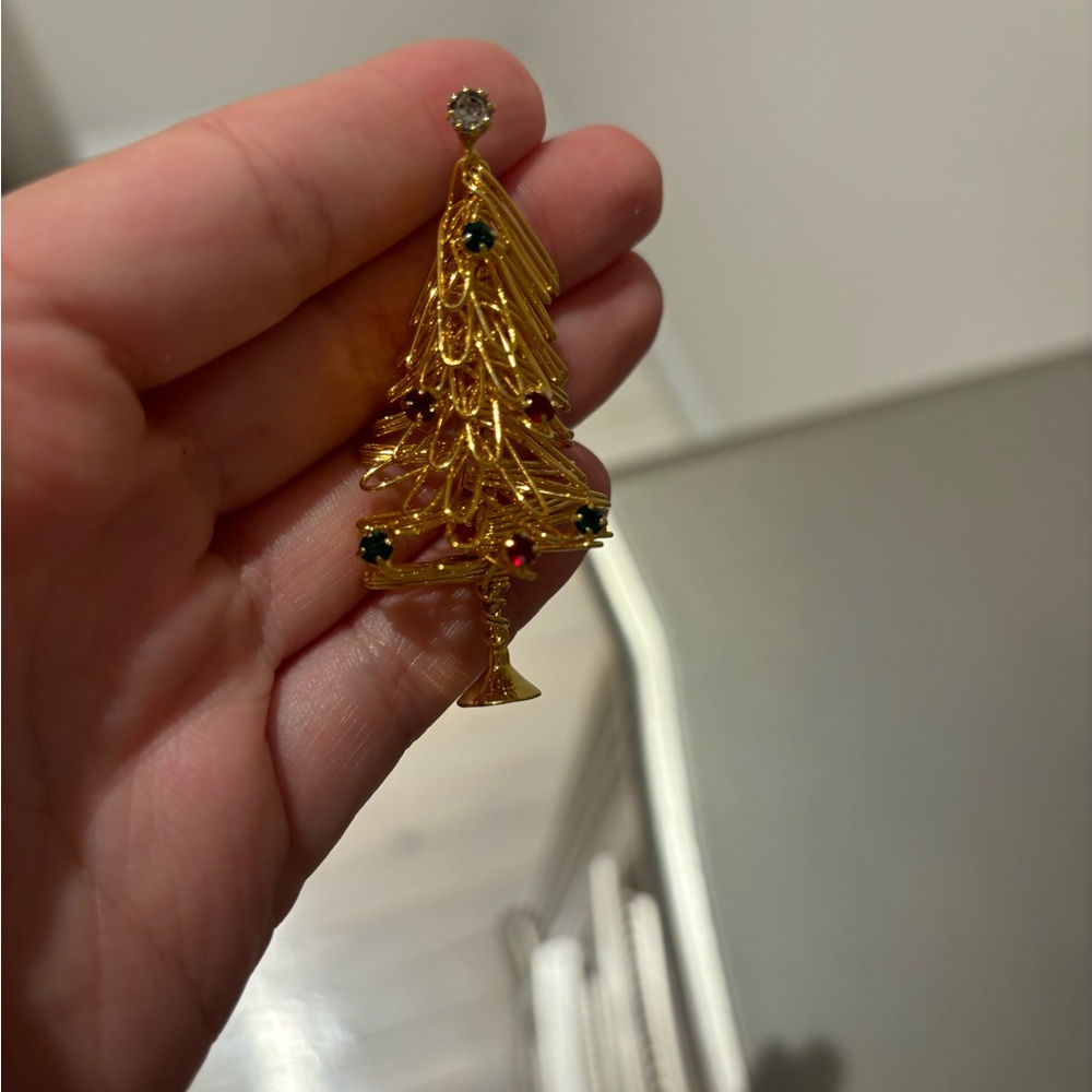 Christmas tree pin never worn